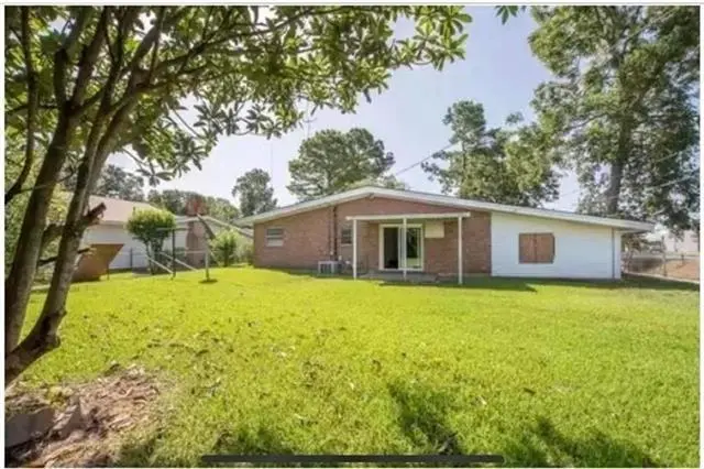 2914 Sabine Dr