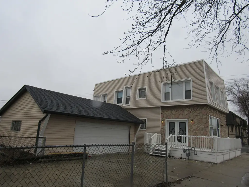3235 S 50th Ct