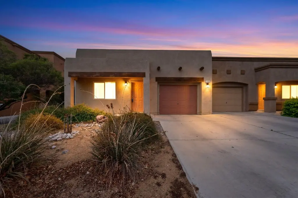2364 Cortina Loop SE