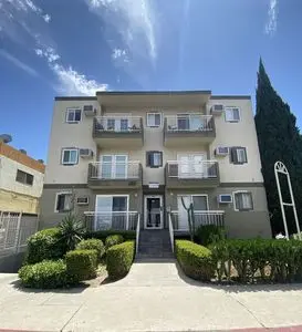 6556 La Mirada Ave