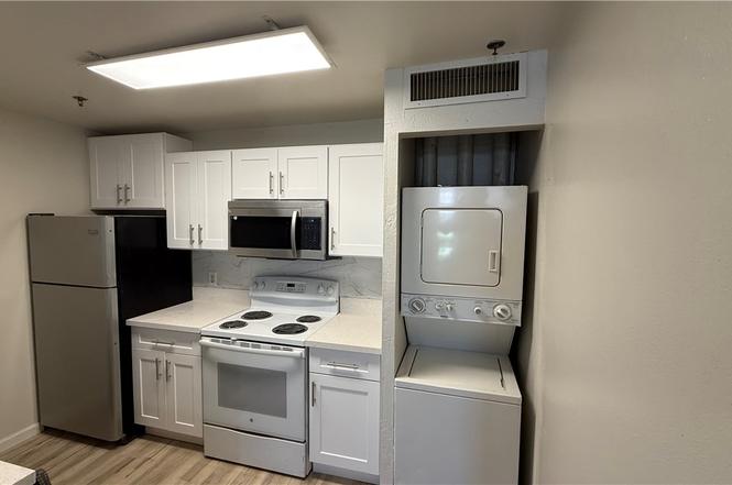 1381 E University Ave #311