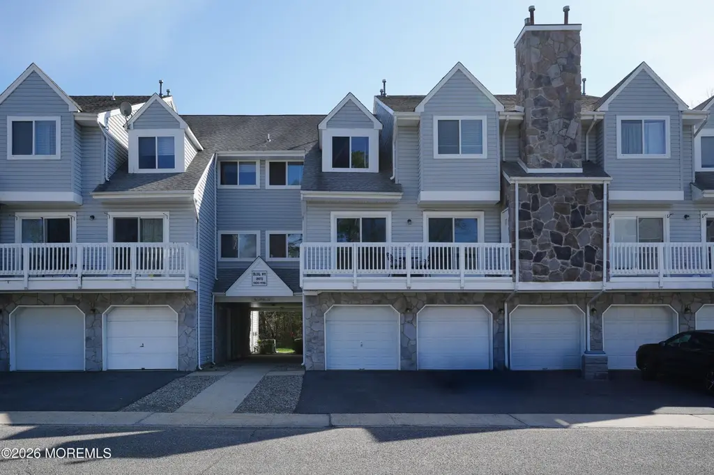 1111 Scarlet Oak Ave
