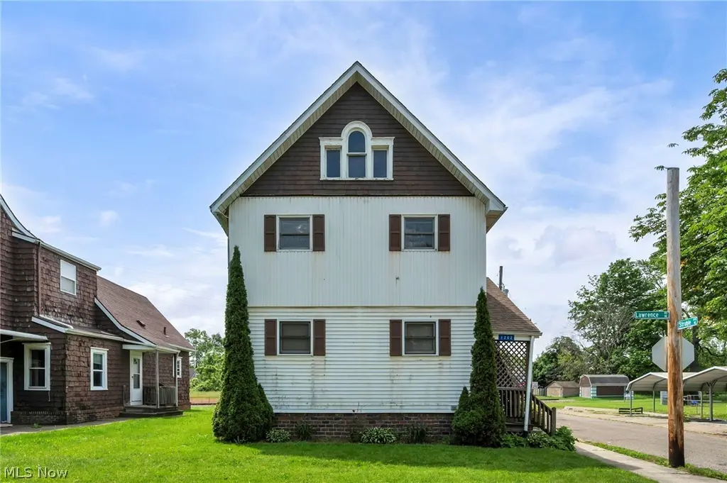 1202 Lawrence Rd NE
