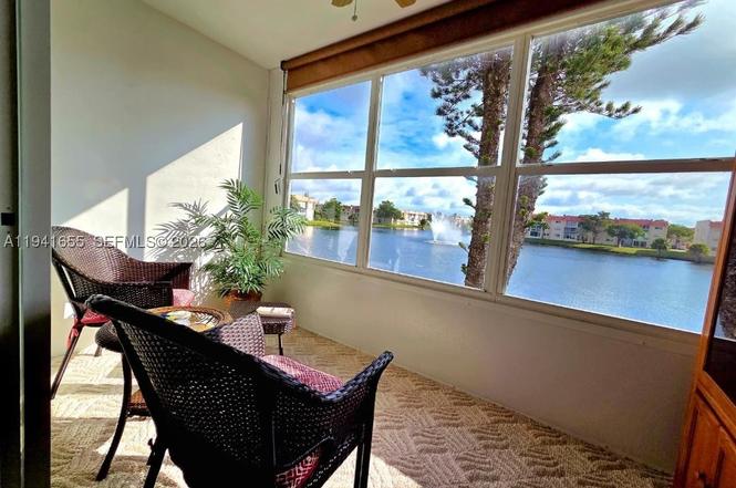 2950 W Sunrise Lakes Dr #208