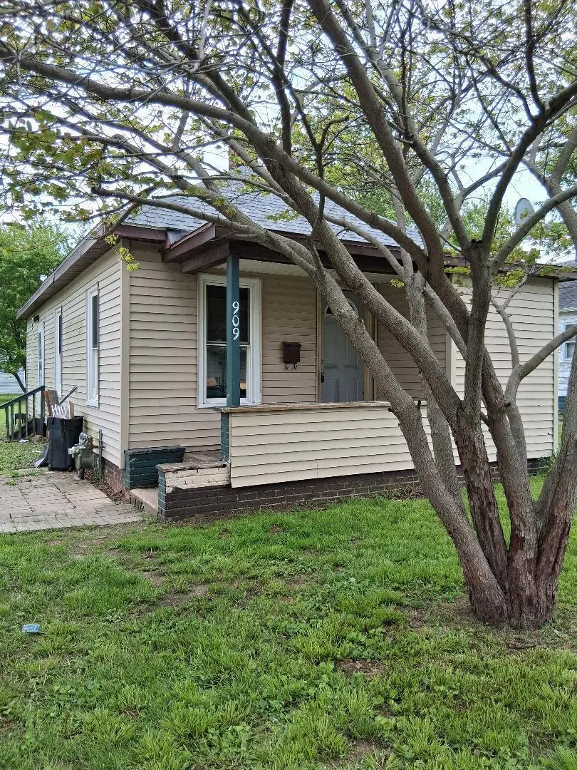 909 Cable St
