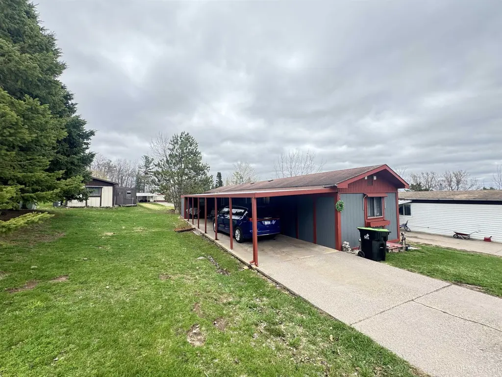 1300 Michigan Ave Trlr 32
