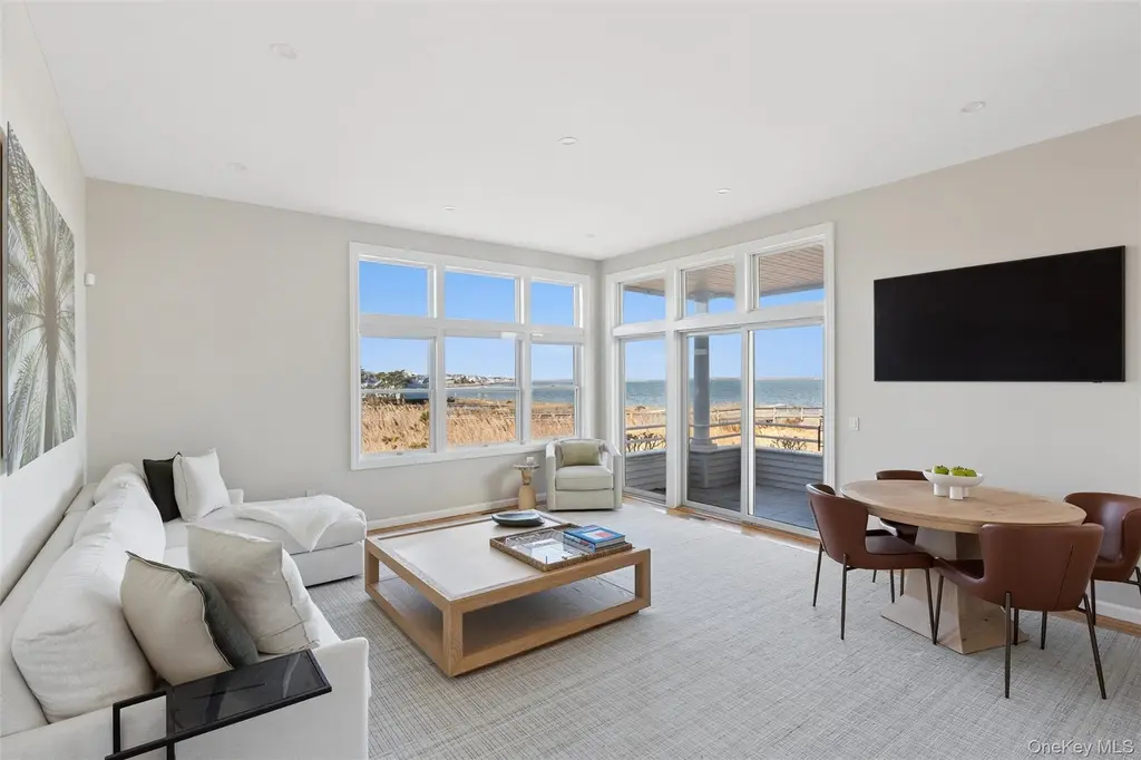 580 Dune Rd #3