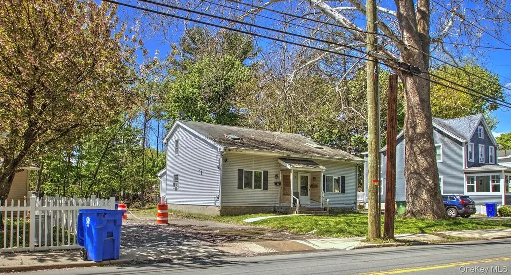 32 Genung St
