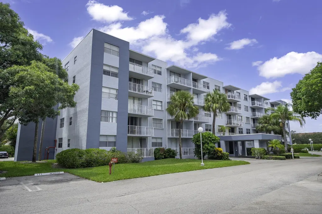 500 Executive Center Dr Unit 3k