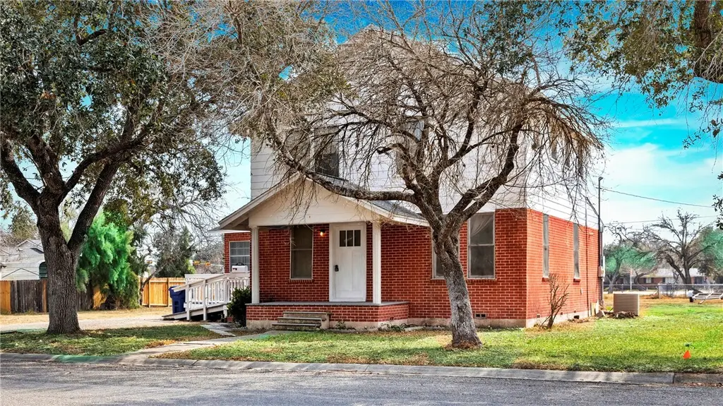 1016 E Market