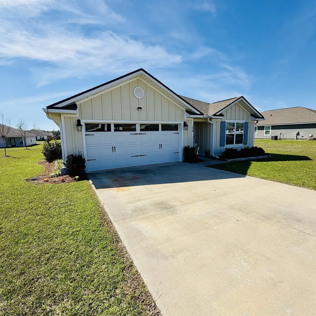 114 E Pecan St