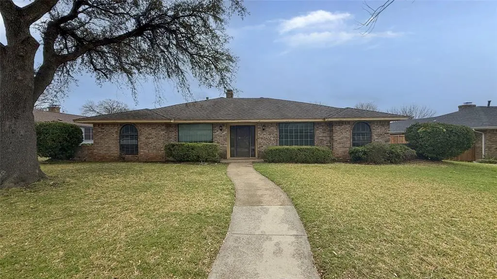 1004 Rosewood Dr