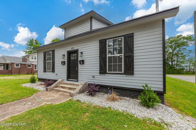 421 Hollywood Dr
