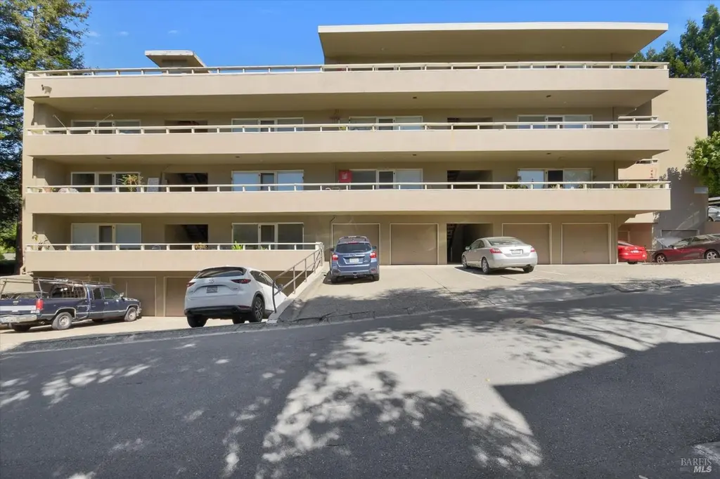 1118 Sir Francis Drake Blvd