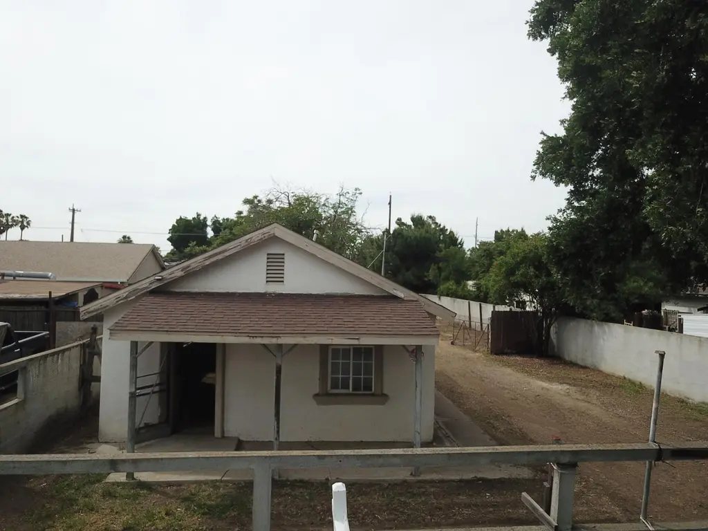 2217 Totten Ave