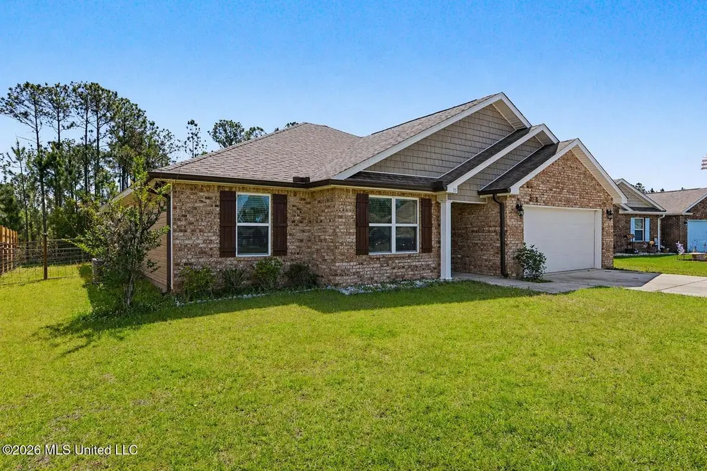 35 Whisperwood Ln