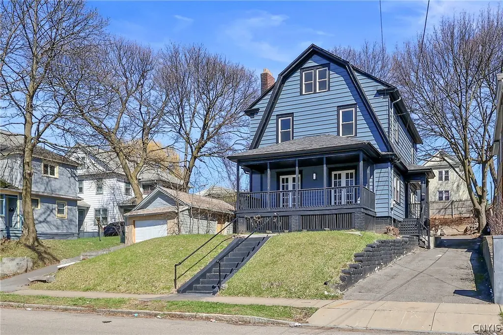 313 Bruce St