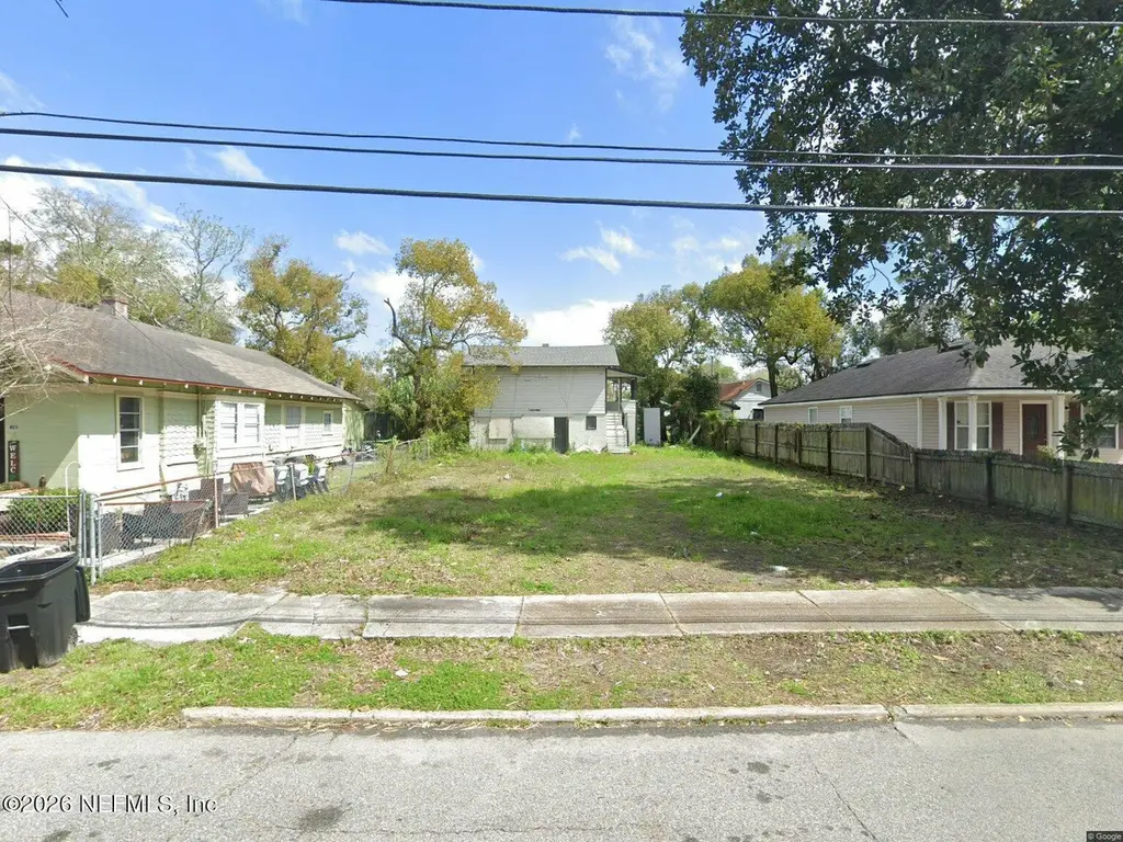409 Crystal St