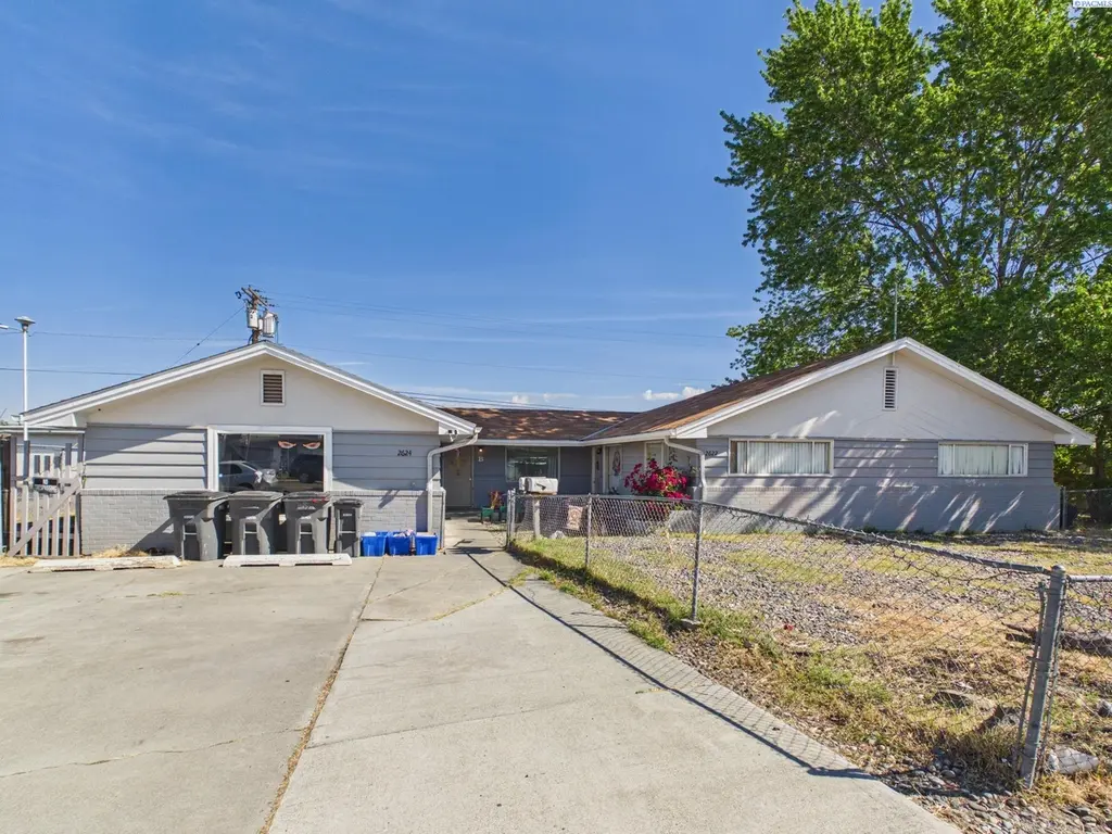 2622 W Clearwater Ave