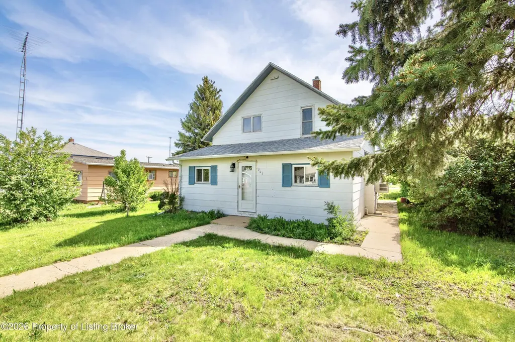 307 Dakota Ave