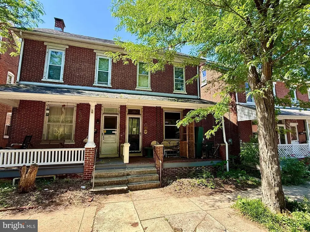 38 W 5th St
