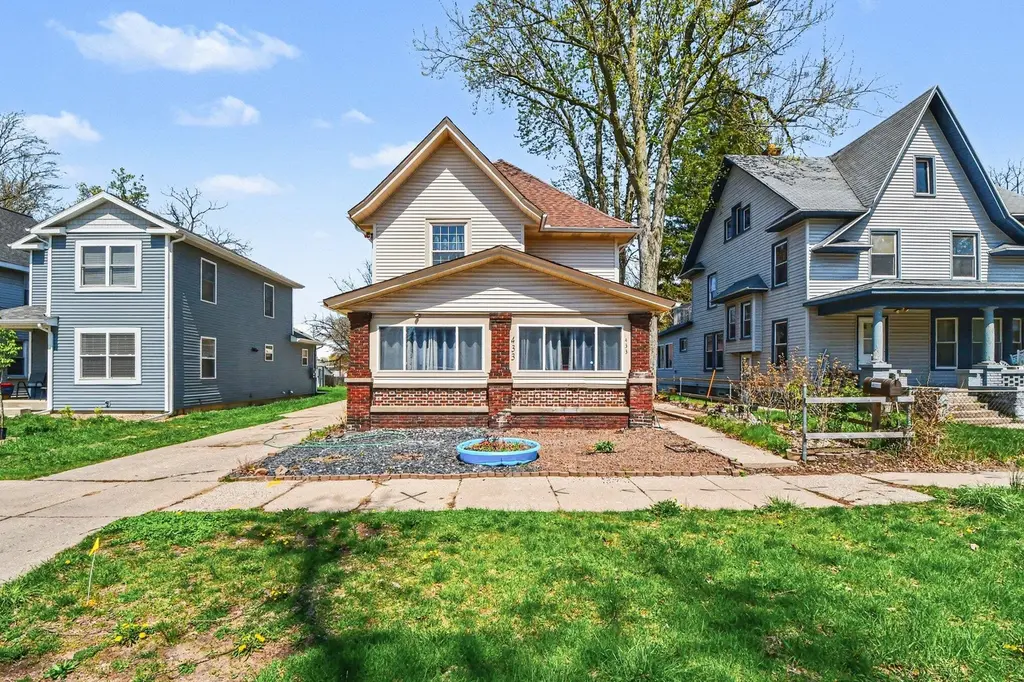 433 Adams St SE