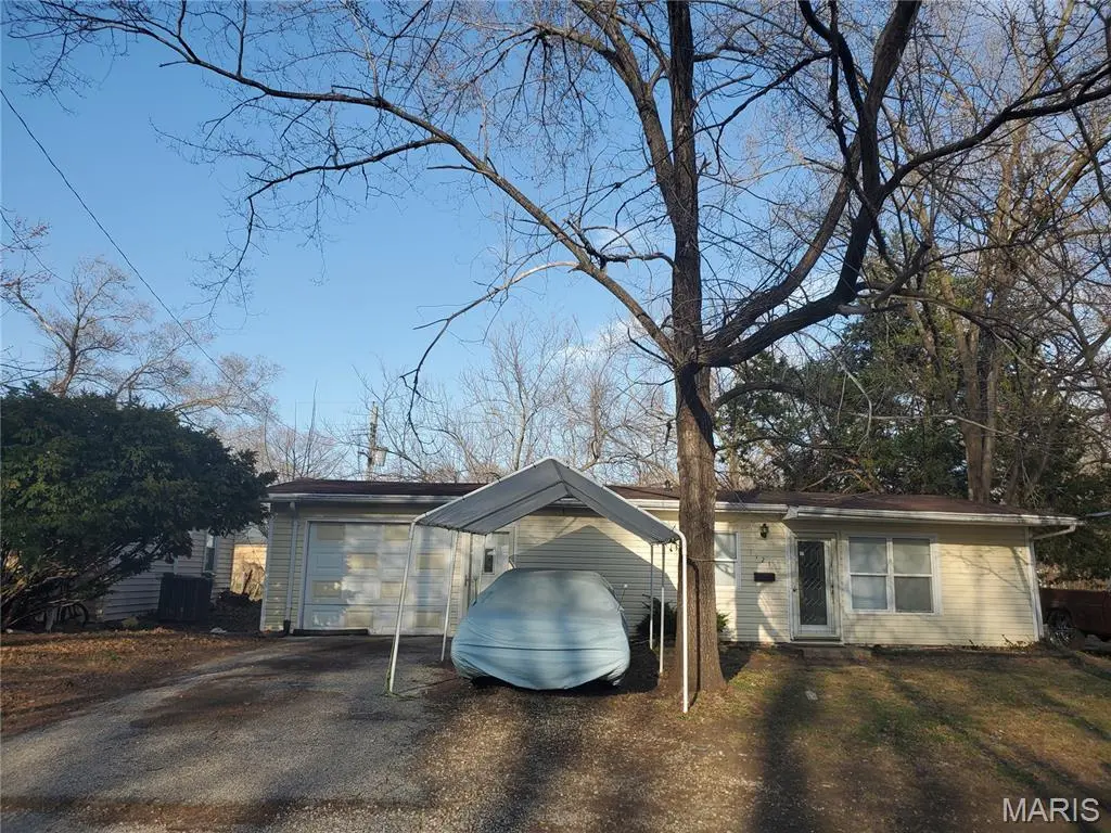 1121 St Helena Dr