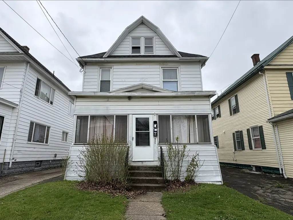 806 Hess Ave