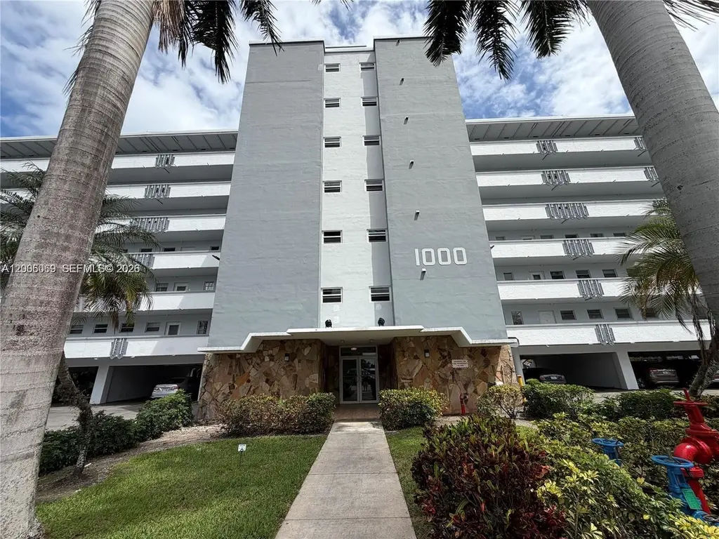 1000 NE 14th Ave #210