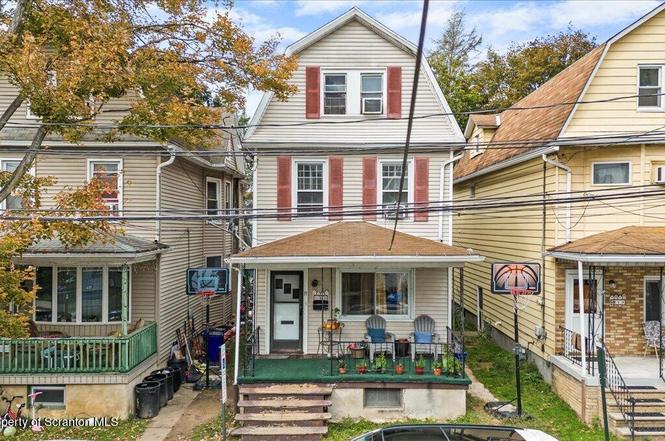 11 Sterling Ave