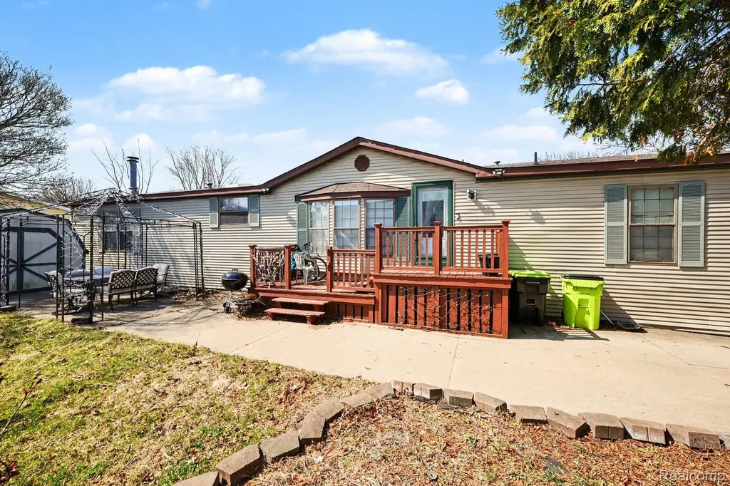 23312 Crystal Dr Dr