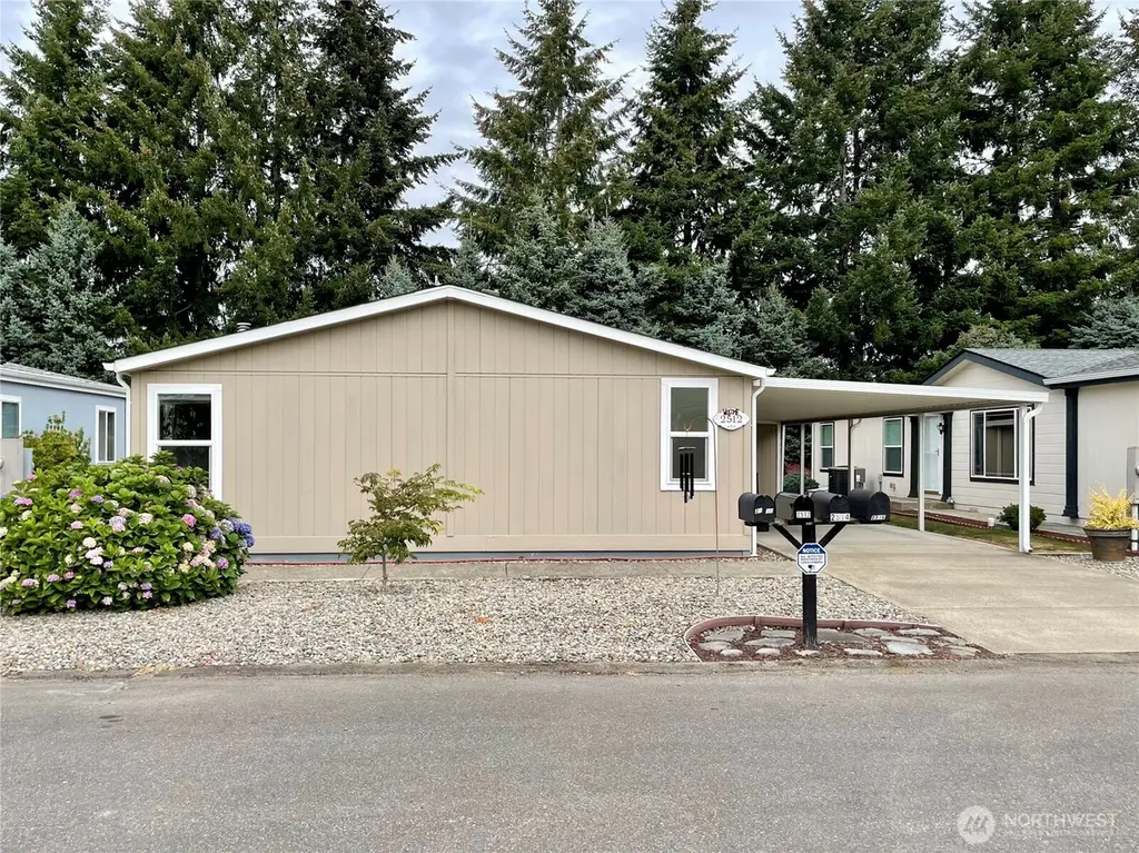 2512 Alonda Ln NE