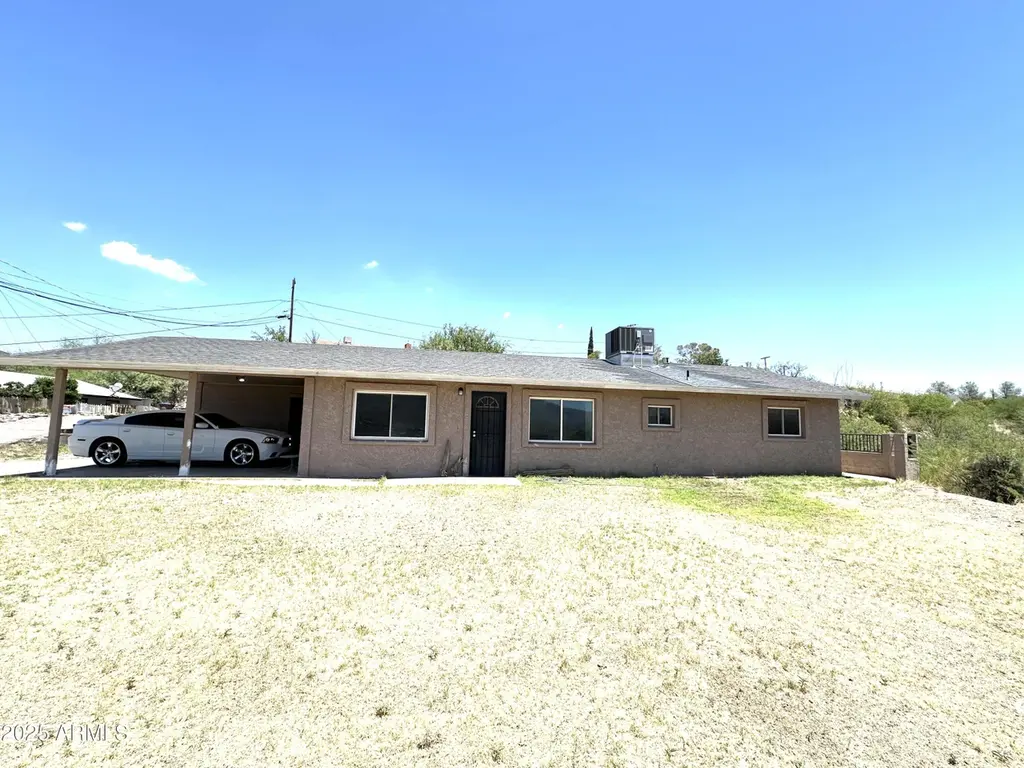 775 E Cactus Dr