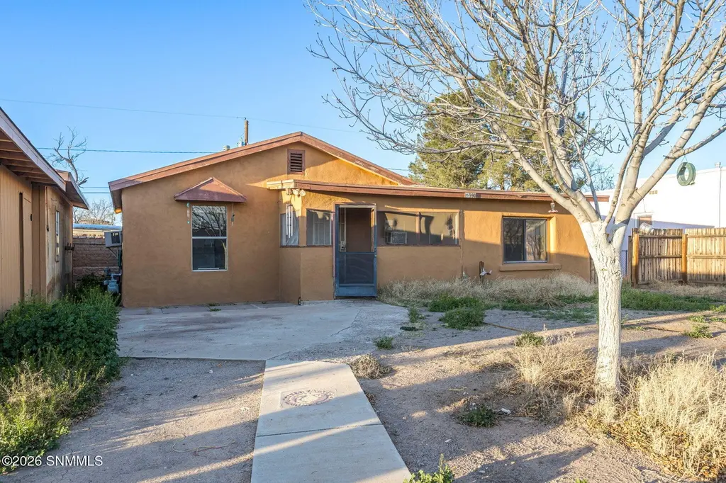 990 Brownlee Ave