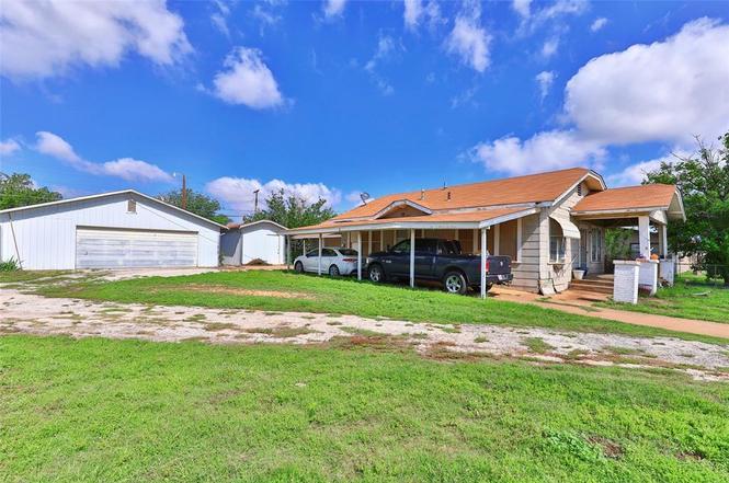 1814 Commercial Ave