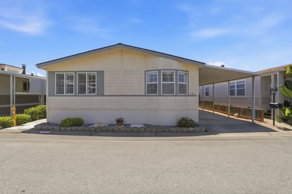 1225 Vienna Dr #205