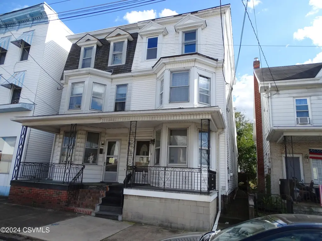 310 W 3rd St