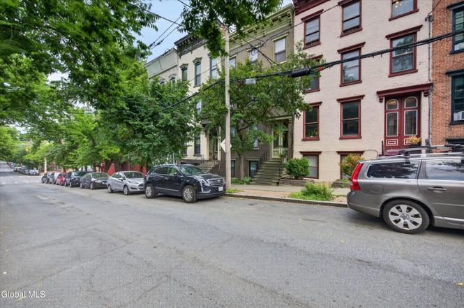 82 Dove St