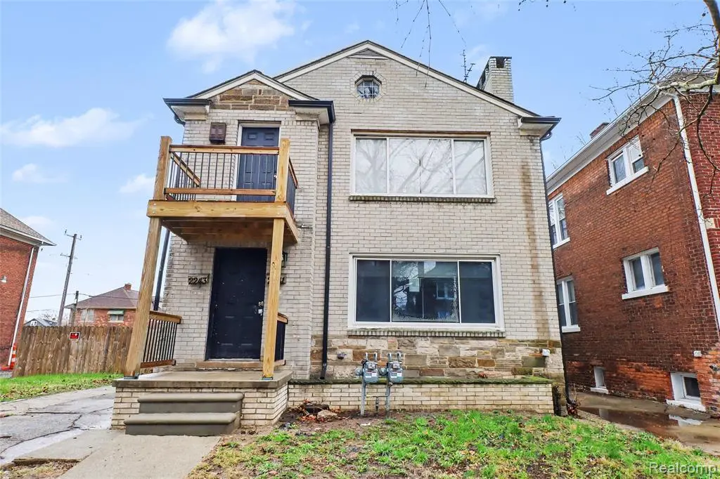 2241-2243 Clairmount Ave