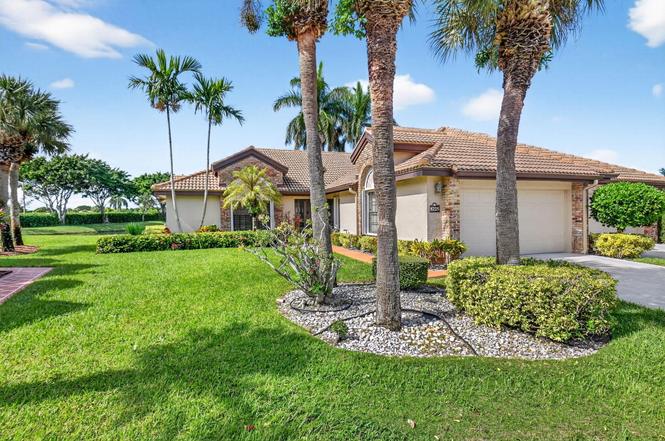 8225 Cassia Dr