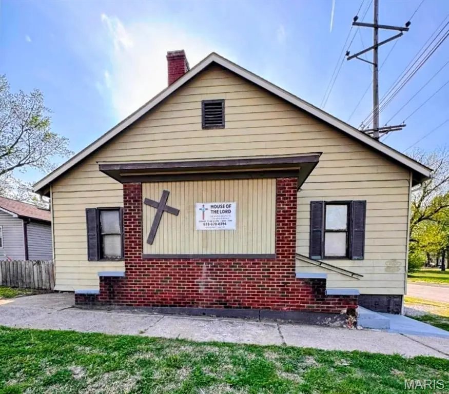 2137 Bryan Ave