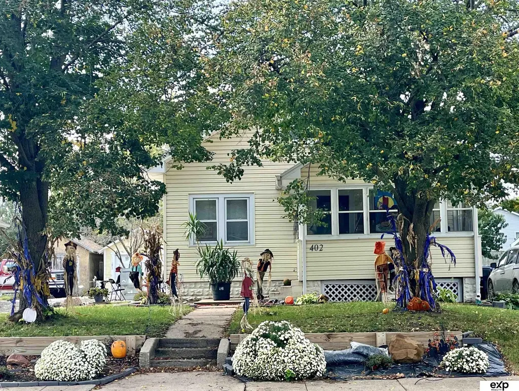 402 N Davis Ave