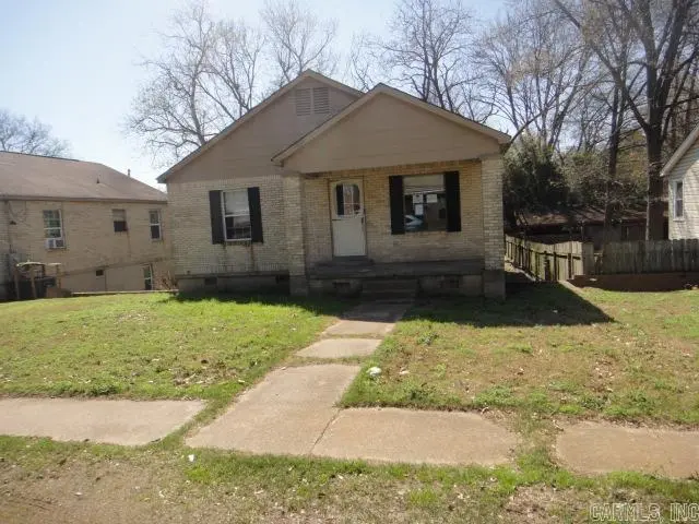 826 Dill St