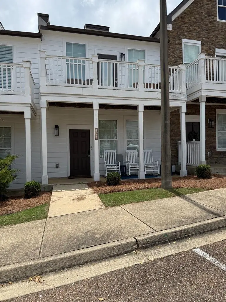 225 Town Center Dr