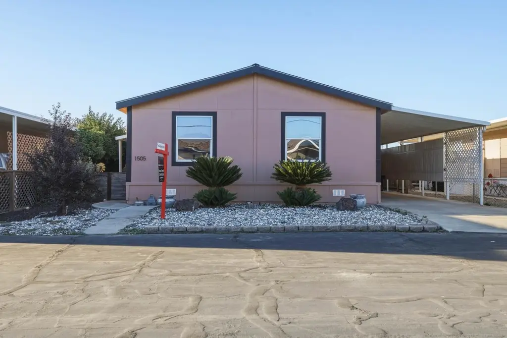 1505 La Perla Dr