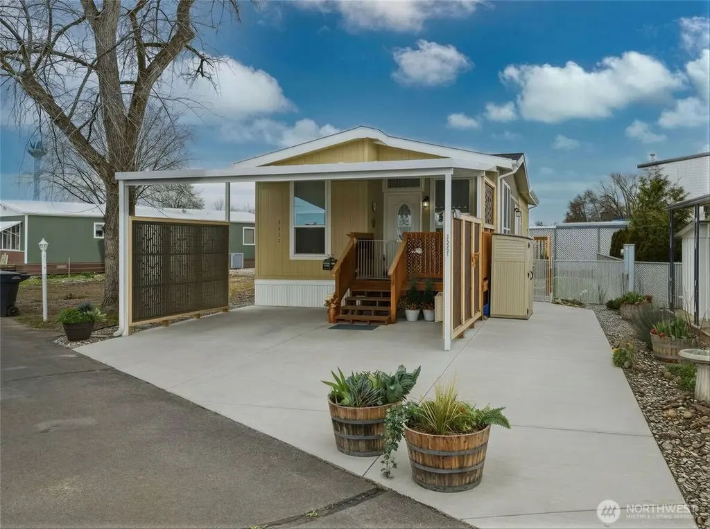 1221 Arkansas Dr