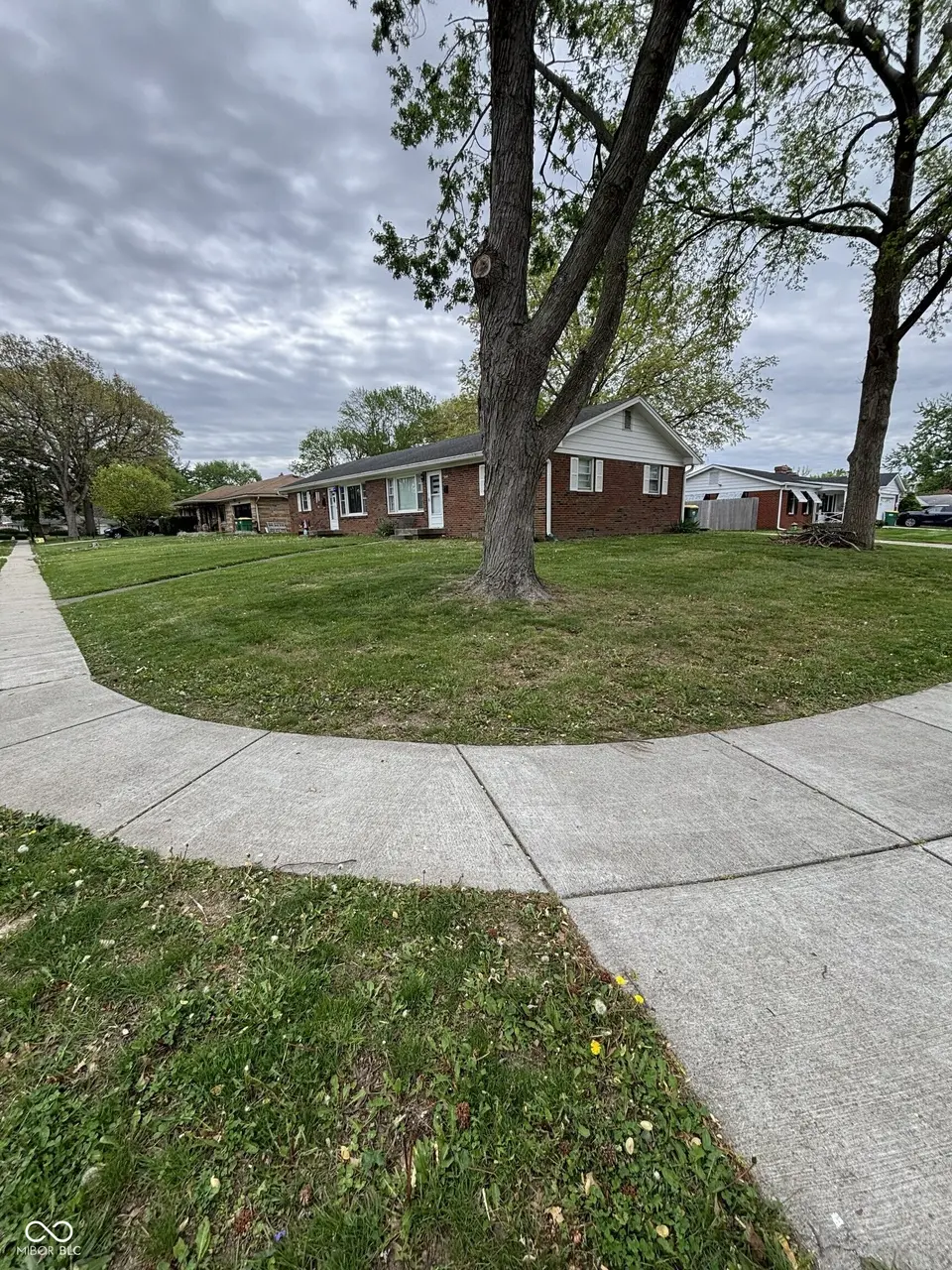 5847 - 5849 Buick Dr