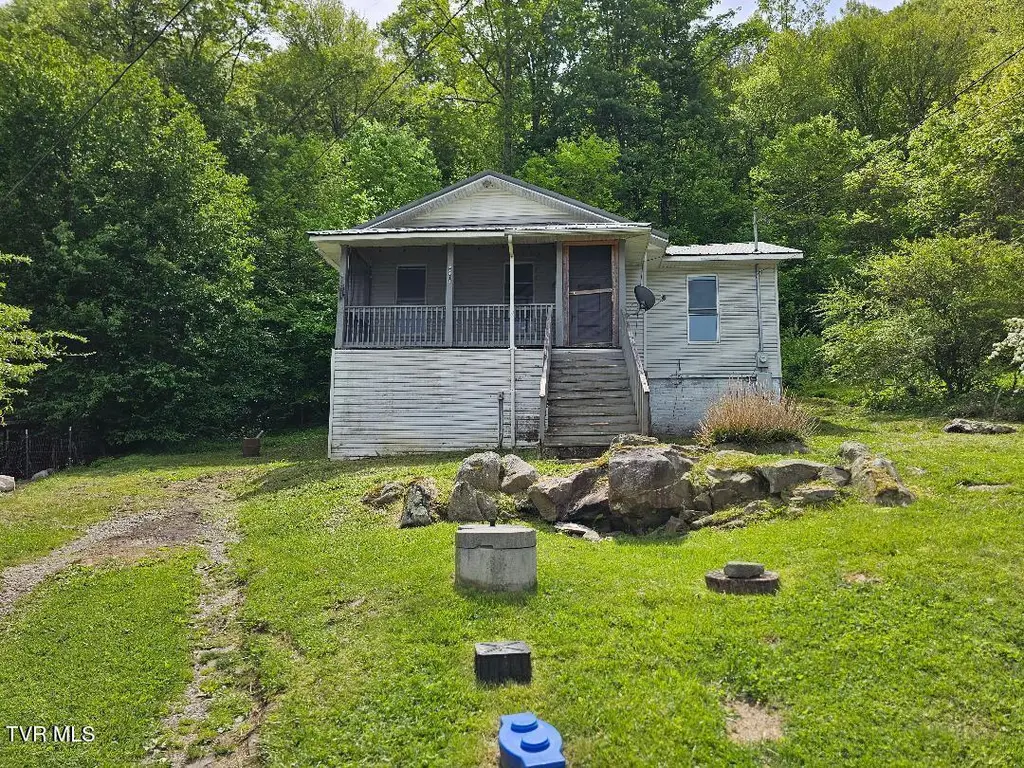 2104 Exeter Rd
