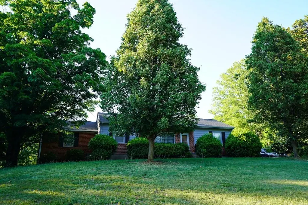 906 Childress Dr