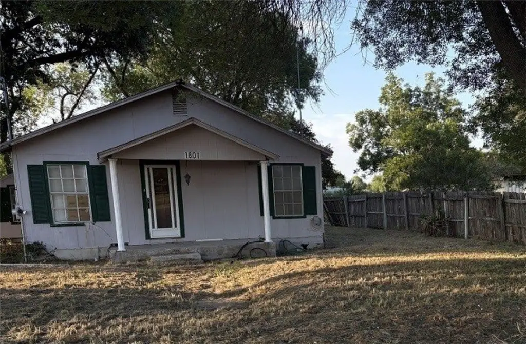 1801 E Highway 285